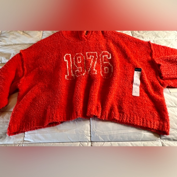 NWT Arizona Jean Co Bright Red oversized crop hoodie. Women’s XL. Very soft. - Picture 2 of 8